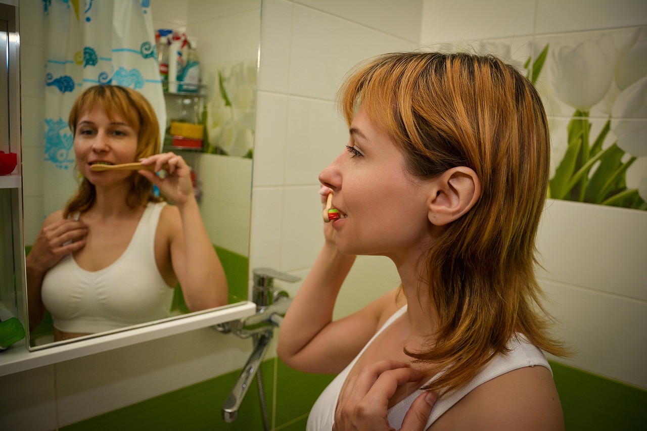 Ankara Şeffaf Plak Tedavisi - Invisalign Plaklarının Günlük Bakım Rutini: Adımlar ve İpuçları