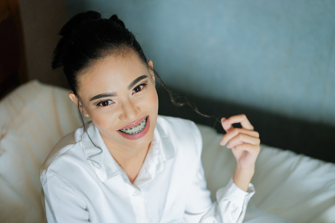 Ankara İnvisalign - Alerjik Reaksiyon Riski ve İnvisalign vs. Geleneksel Tel Tedavisi