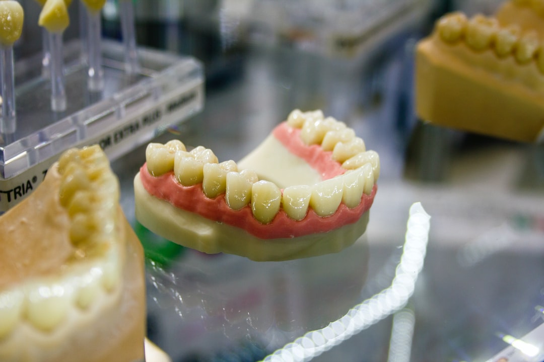 Ankara Ortodonti Kliniği - Invisalign: Çıkarılabilir Plaklarla Yemek Keyfi Yaşayın