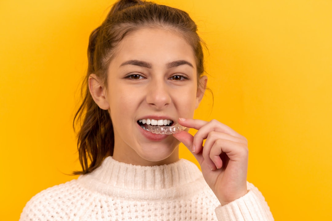 Ankara Şeffaf Plak - Invisalign Plaklarının Yumuşatıcı Tabletlerle Temizlenmesi için İpuçları ve Püf Noktaları